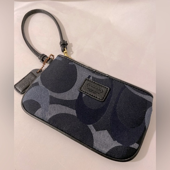 Vintage Cloth Coach Wristlet - Picture 1 of 3
